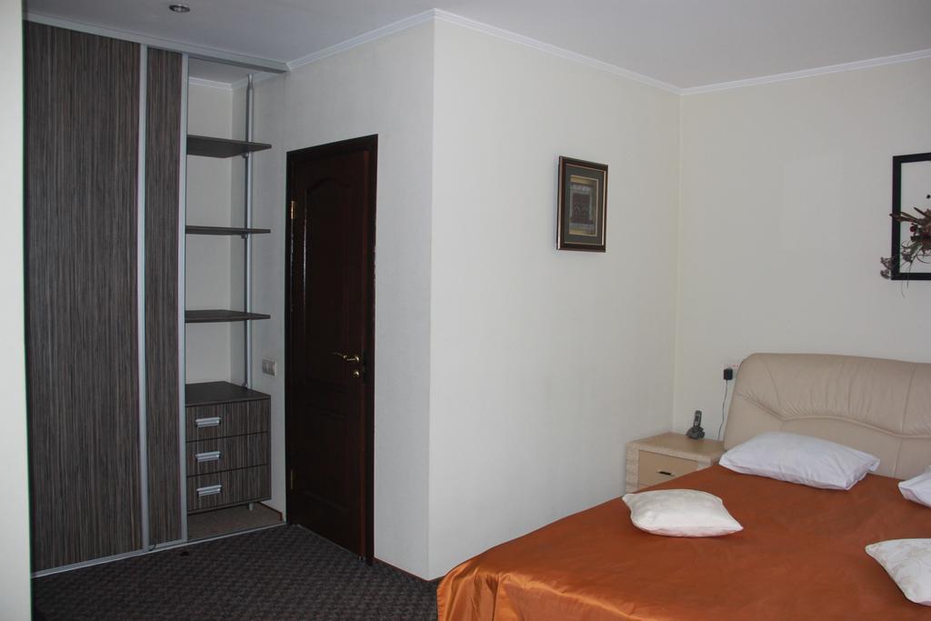 Skazka Hotel Vinnytsia Room photo